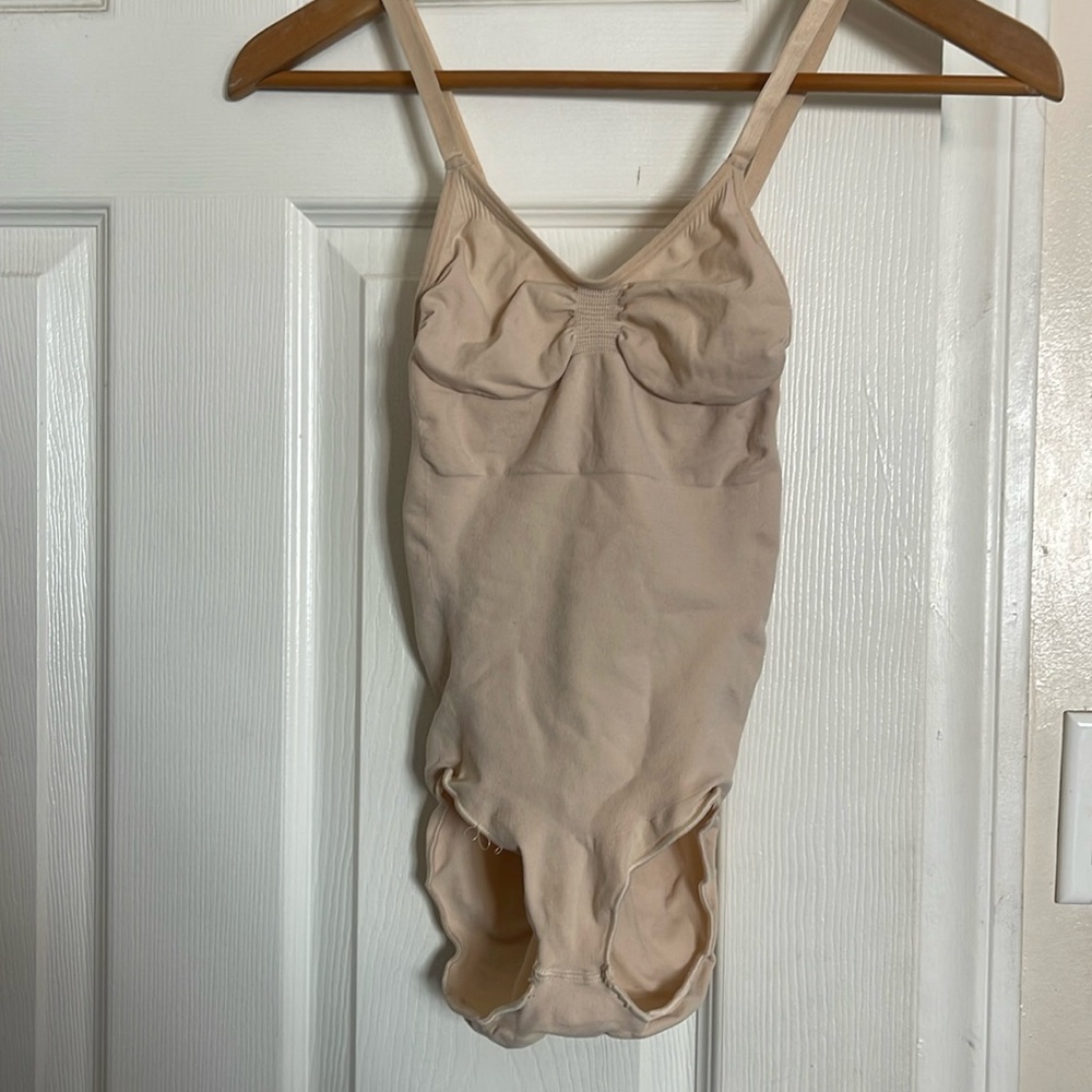 Skims shape wear body suit size L/XL